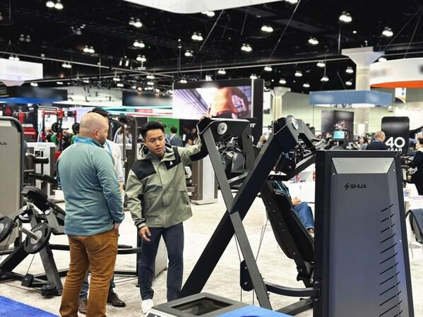 星空体育智能科技：舒华体育携高端商用产品亮相IHRSA2024彰显品牌国际化实力(图5)