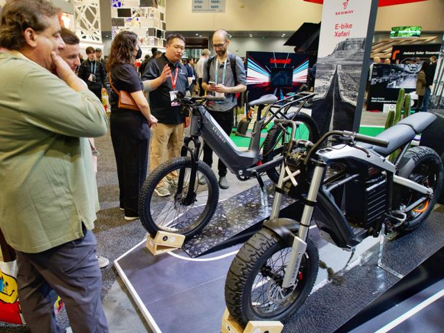 星空智能科技：CES2024：九号公司全新智能割草机、新物种E-bike成焦点(图3)