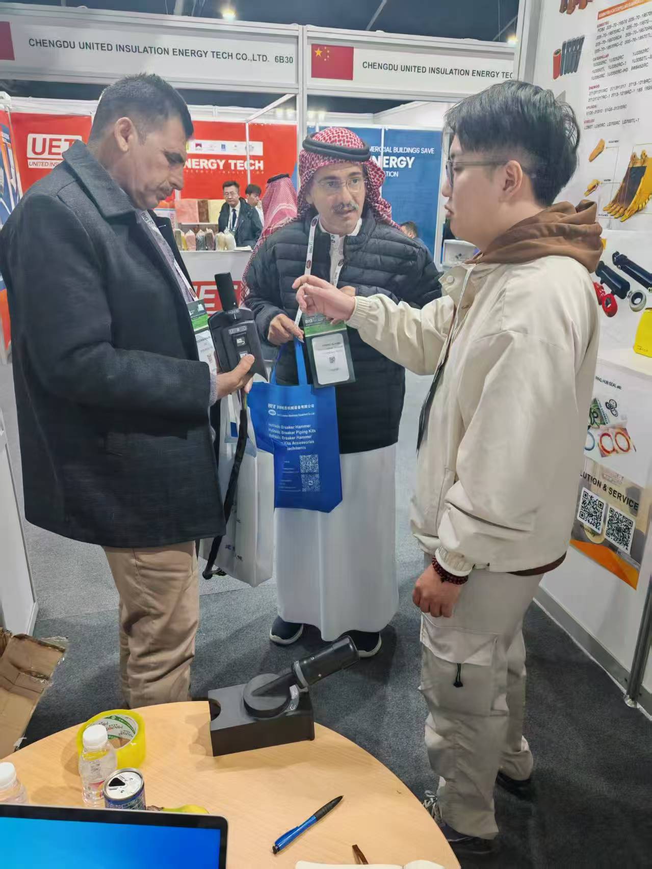 星空体育智能科技：休楒行：智能制造破局中小企业出海产研销一体化重塑全球工程机械供应链(图2)
