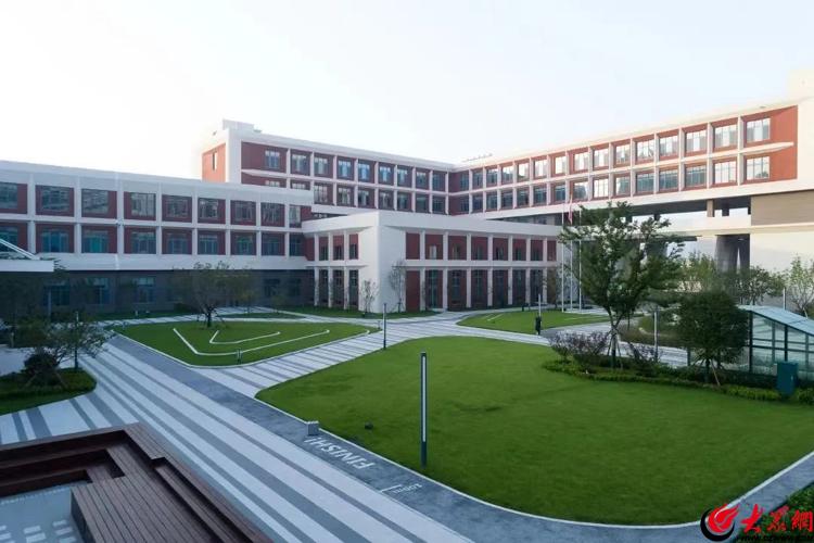 星空体育智能科技:育人成才塑造未来青岛华文技工学校的“国企+特色”职教实践