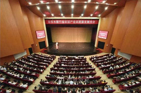 星空智能科技：十四连冠！明堂家居斩获市2024年度木雕家居产业产值规模十强企业(图1)