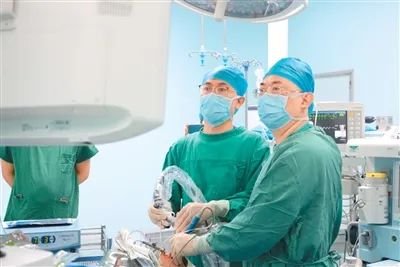 星空体育科技：海南推动优质医疗资源下沉山区小县来了省城专家(图1)