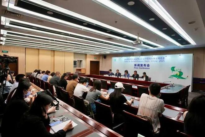 星空体育智能科技：华夏时报｜2025中国国际福祉博览会即将启幕三大引擎驱动行业变革(图1)