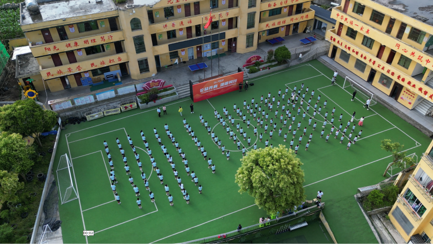 星空体育智能科技：尔克儿童携手世界冠军支教助力山区校园运动事业发展(图3)