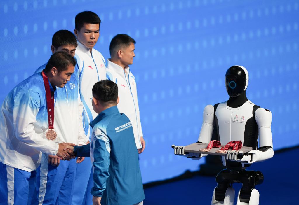 星空体育智能科技：全运会的机器人总动员让我们看见未来(图1)