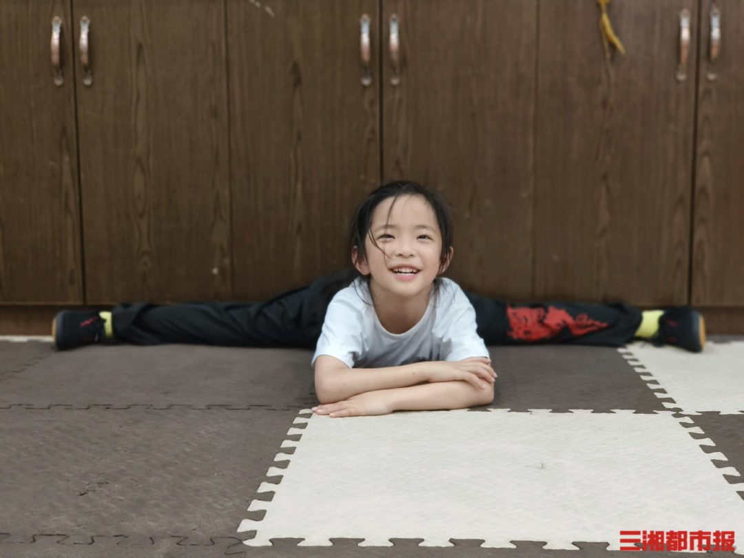 星空体育智能科技：9岁“武林萌主”南棍舞出冠军路(图3)