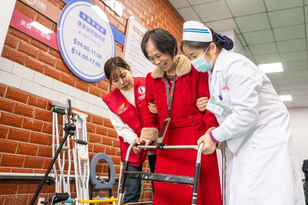 镜观·回响丨弘扬奉献、友爱、互助、进步的志愿精神(图2)