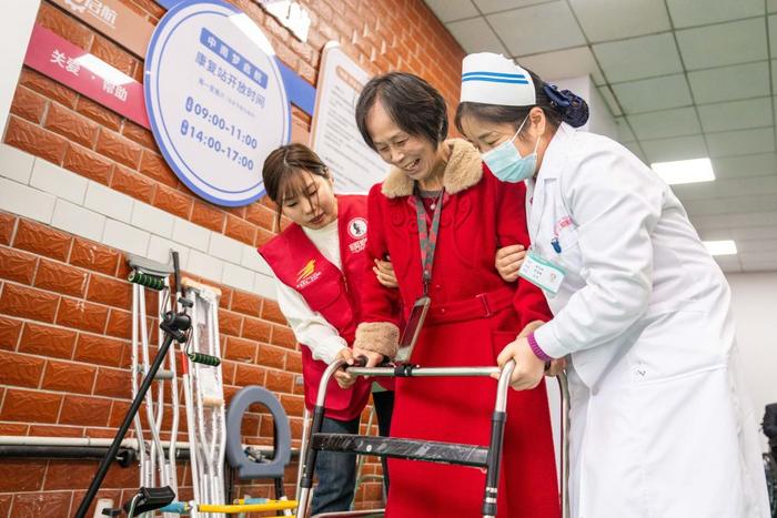 星空体育智能科技：镜观回响｜弘扬奉献、友爱、互助、进步的志愿精神(图2)