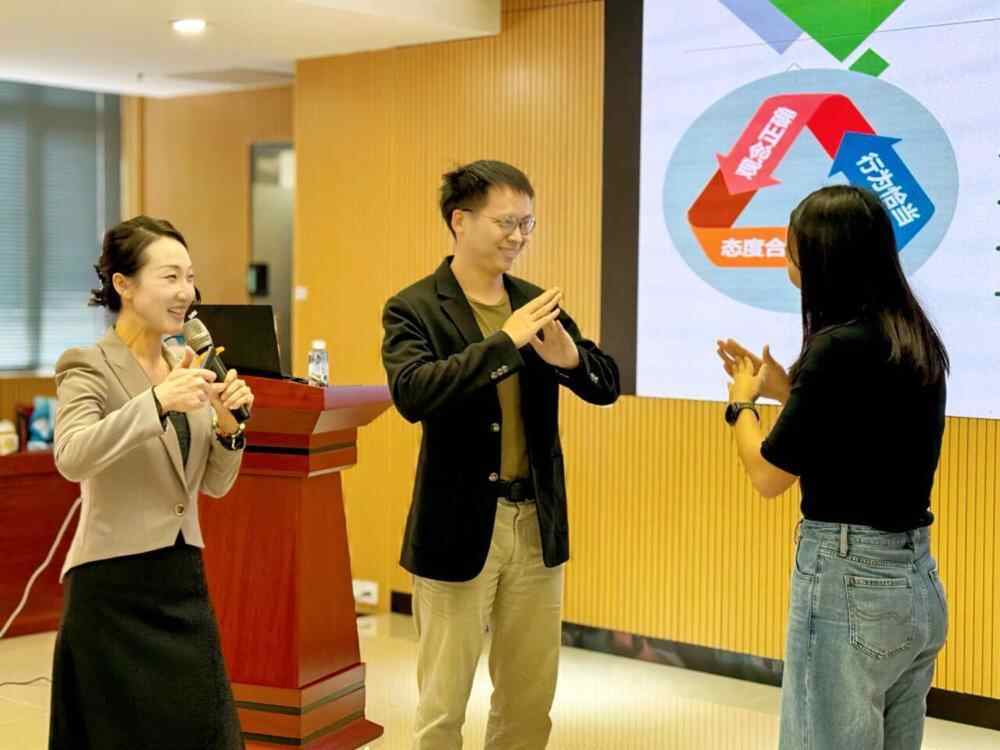 专业与温情并重——残特奥会“小海豚”炼成记(图2)