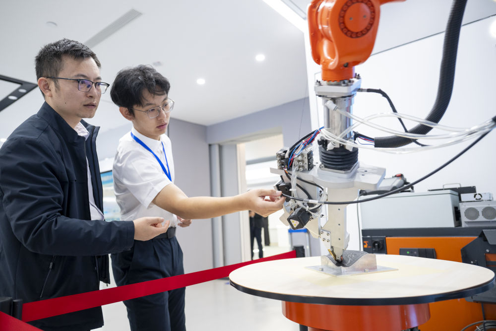 经济参考报｜向新而行才智涌流 科创推动蓄势赋能 湖北尖刀工程培育新质生产力观察