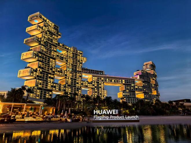 ‏华为MateX7迪拜发布会气场大开！系统级进化打破行业创新僵局