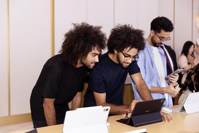 ‏华为MateX7迪拜发布会气场大开！系统级进化打破行业创新僵局(图4)