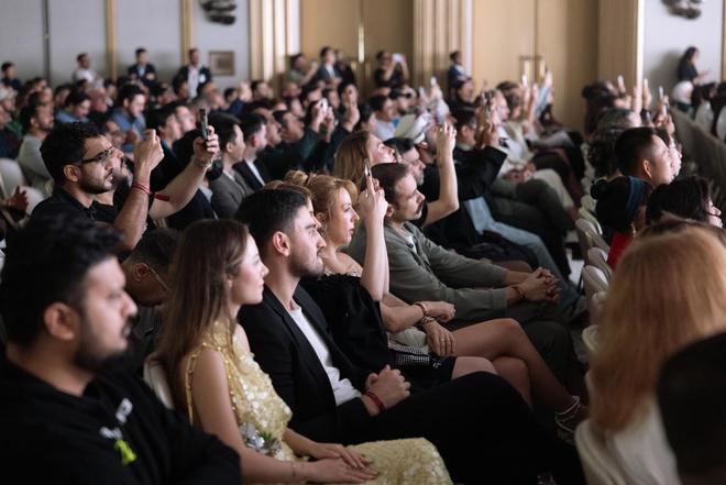 ‏华为MateX7迪拜发布会气场大开！系统级进化打破行业创新僵局(图3)