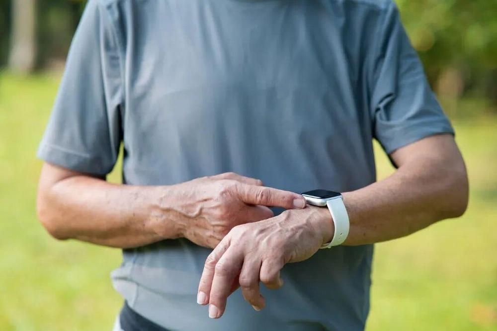 警惕智能穿戴设备引发泄密事件国安部披露多起案例详情